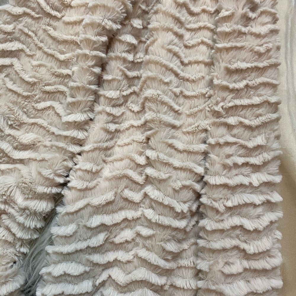 Furry Jacket/ blazer - Picture 4 of 6